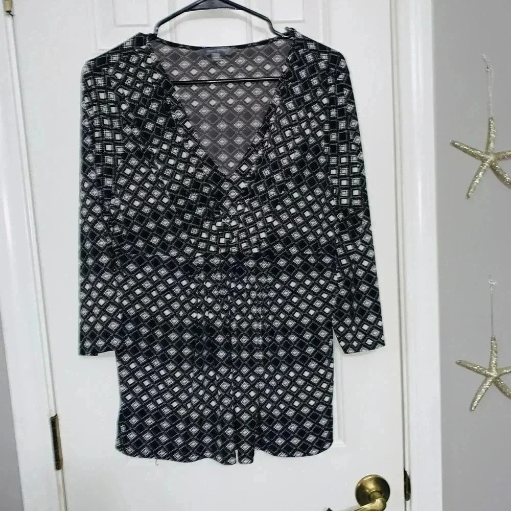 🧾 Black & White Blouse